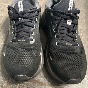 Brooks Ghost Men's Athletic Shoes - Black and Gray